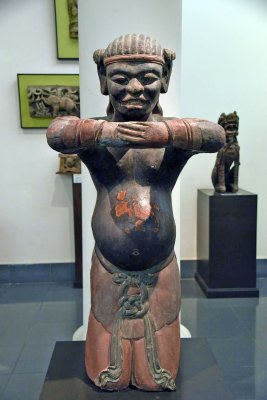 Giant guard offering incense sticks (17th c.) - Temple of the Emperor Lê Thanh Tông, Thanh Hoa Province - 2438