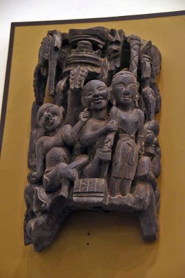 Four smiles (17th c.) - Huong Lôc Communal House, Nam Dinh Province - 2490