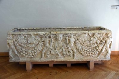 Roman Season Sarcophagus with Portrait of the Deceased (c. 250 AD) - 3954