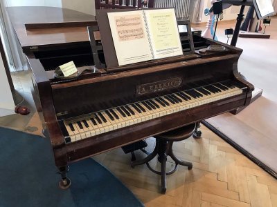 Smetana's piano (post 1860) - 1084