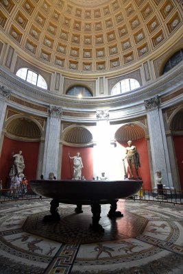 Grand porphyry bathtub of Emperor Nero (54-68 AD), from his Domus Aurea palace in Rome, Pio-Clementino Museum, Vatican - 0139
