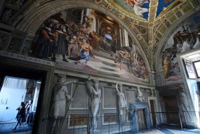 Room of Heliodorus (1512-1514) decorated by Raphael, Stanze di Raffaello, Vatican Museum - 0207
