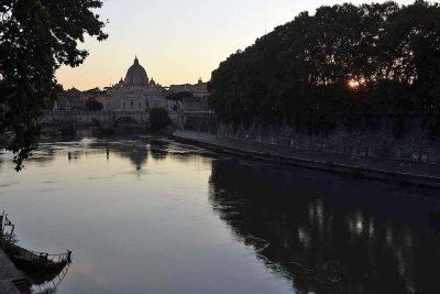 Basilica di San Pietro and Tiber River, Rome - 0688