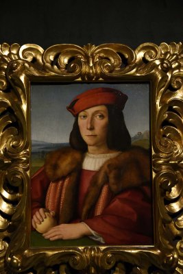 Portrait of a Young Man with an Apple (c. 1504) - Raffaello - Gallerie degli Uffizi, Florence - 0869