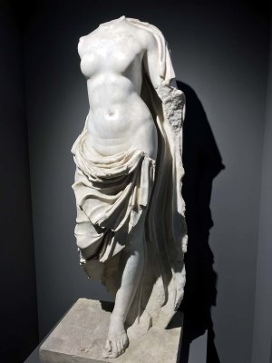 Statua acefala in marmo di Afrodite, 1 sec. d.C. - 3111