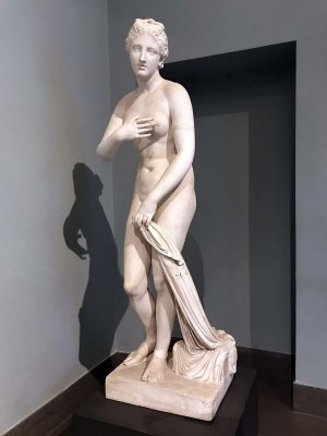 Statua di Afrodite con la firma di Menophantos, copy of a statue of the 1st c. BC - Roma - 3322