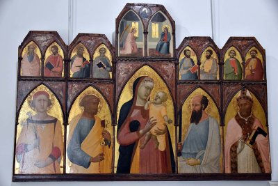 Polittico di San Giusto. Madonna col Bambino fra i S. Giulana, Pietro, Paolo, Giusto (14th c.) - Pietro Lorenzetti - 3155