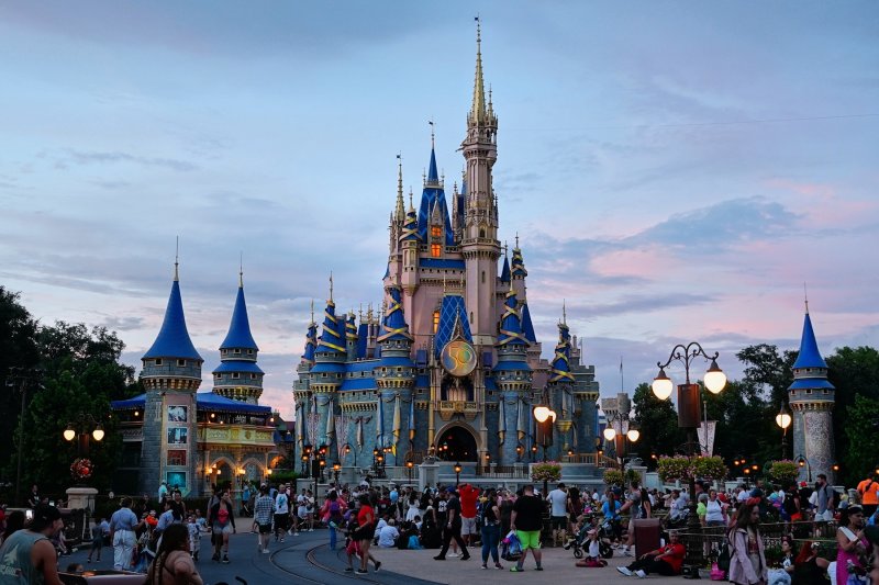 Cinderellas castle at dusk
