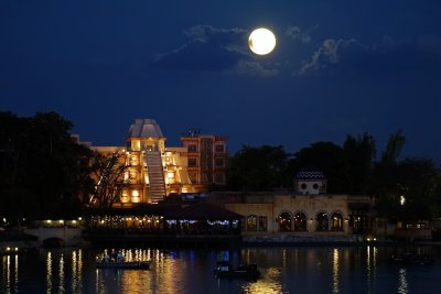 Full moon over Mexico