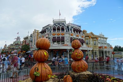 Magic Kingdom Main Street Halloween decor