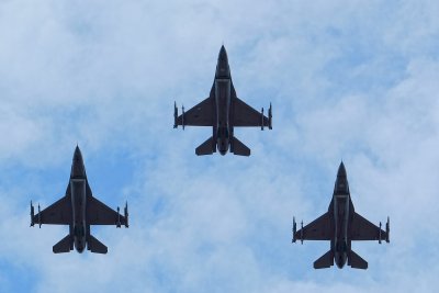Air Force F-16 Fighting Falcons flying tribute