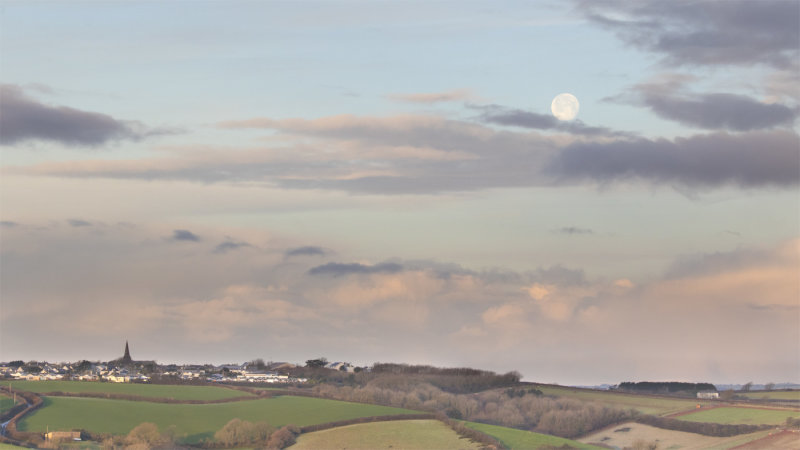 Morning Moon over Malborough 31-12-20.jpg