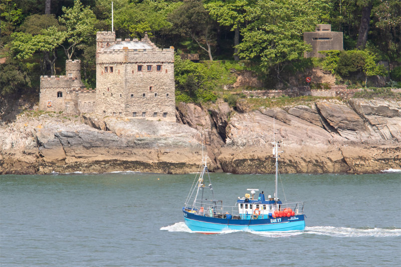 Week 19 - Excel passing Kingswear Castle.jpg