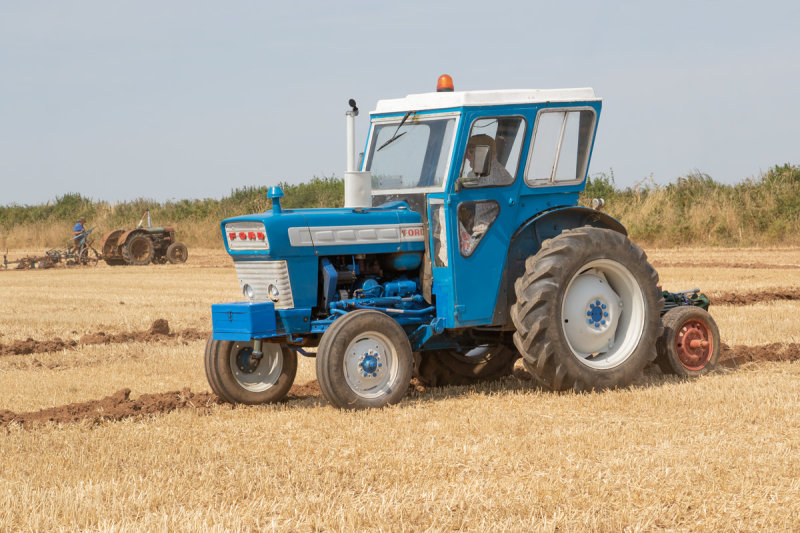 Ford Tractor Ploughing 13-08-22.jpg