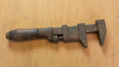 Spanner - Adjustable with wooden handle.jpg