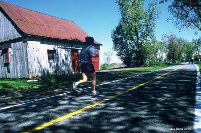 Les vieilles granges  Varennes dans la piste cyclable