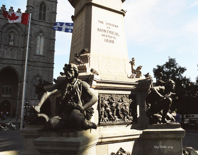 Monument_gratifiant_les_citoyens_de_la_ville_de_Montreal.jpg