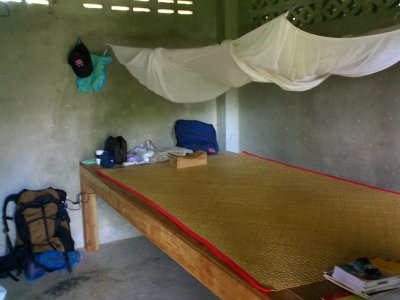 Dorm room, Suan Mokkh (wooden bed & pillow)