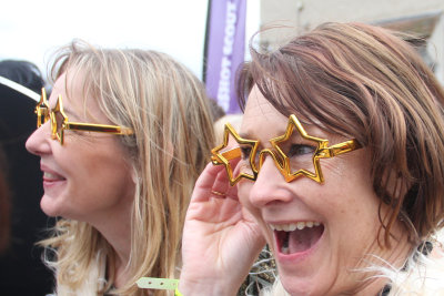 Feel Good: Glittering Glasses