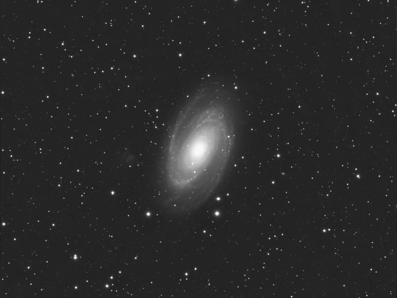 M81  luminance stage3
