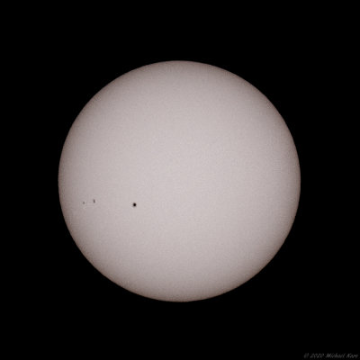 zonnevlek AR2795(l) en AR2794(r) - sunspot AR 2795(l) and AR2794(r)