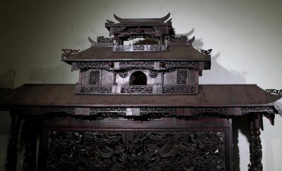 LARGE HIGHLY CARVED ROSEWOOD FLOOR SCREEN