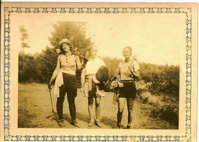 Mom & friends '27.jpg