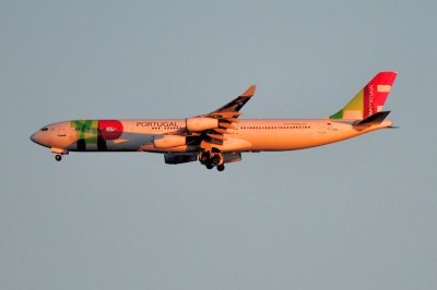 AIRBUS A340-300, CS-TOB