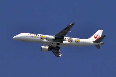 JAL's EMB-190, JA254J, Same Chrildrens Drawings