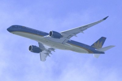 Vietnam Airlines A350, VN-A889, Exiting Clouds