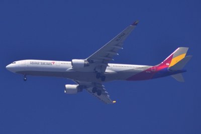 Asiana A330-300, HL-7794, Approaching