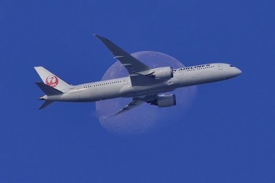 Moon Dreamliner,  Japan Airlines, JAL, Boeing, B-787/800, JA866J