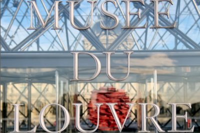 LOUVRE MUSEUM - PARIS - FRANCE - 2011