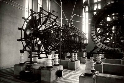 Interior with the huge antenna