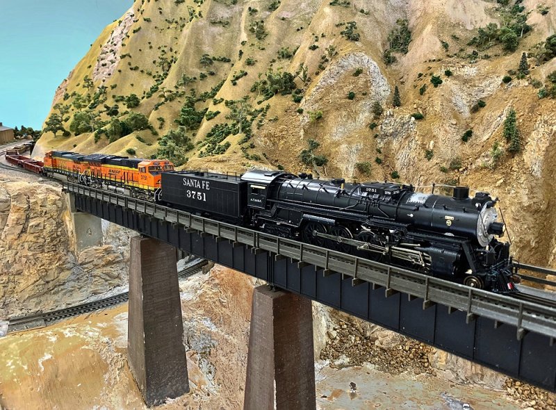 ATSF 3751 (4-8-4) leading BNSF 3751 (ET44C4) photo - Robert F. photos