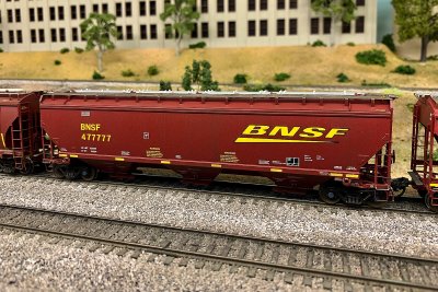 BNSD 477777 ~ ScaleTrains Gunderson 5188 cu. ft. 3-bay Hopper