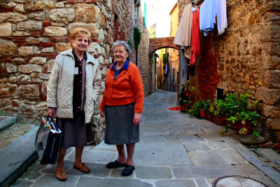 Villagers in the Via Valigiaia