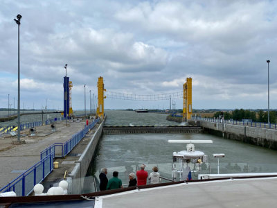 Rising in a lock