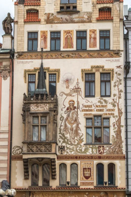 Building with sgraffito