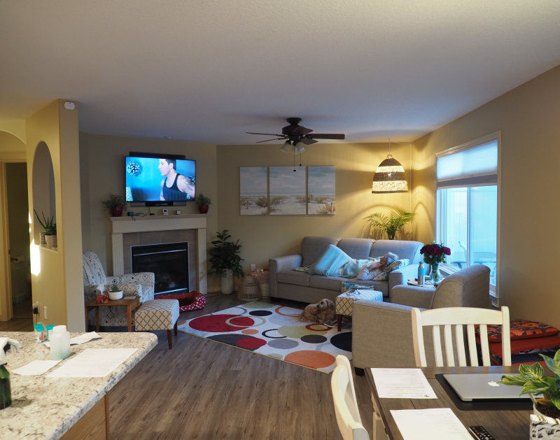 Living Room2.JPG