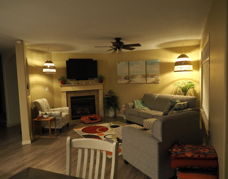Living Room3.JPG
