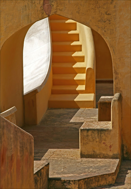 Bob Skelton<br>2022 CAPA Curves and Lines<br>Jaipur Stairwell Sculpture<br>21 pts