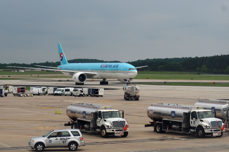 A Korean airways B777 at Dulles airport