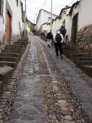 Streets of Cusco - climbing to Sacsayhuaman