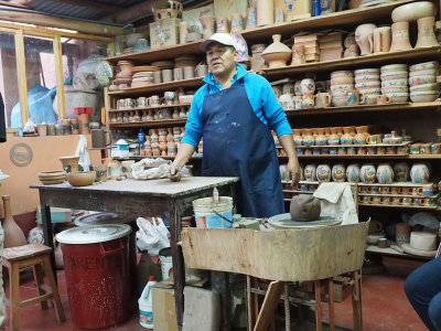 A stop at a ceramic artist's place on the way to Cusco