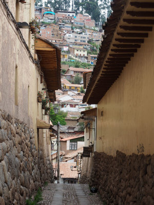 A narrow road in Cusco