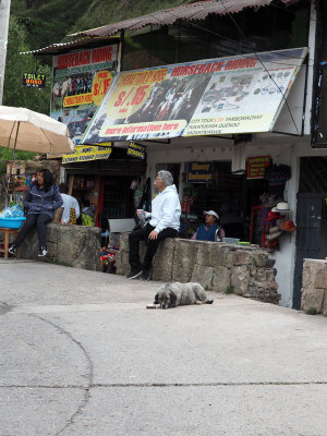 Waiting for the ladies during the climb to Sacsayhuaman