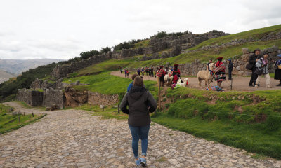 Gathering place for tourists going into Sacsayhuaman