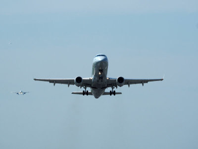 Combined landing and takeff sequence at National Airport (3 of 4)