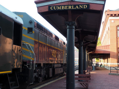 Train arrives at Cumberland station from depot